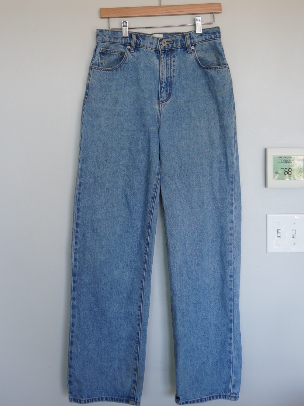 UO ABRAND STRAIGHT LEG JEANS